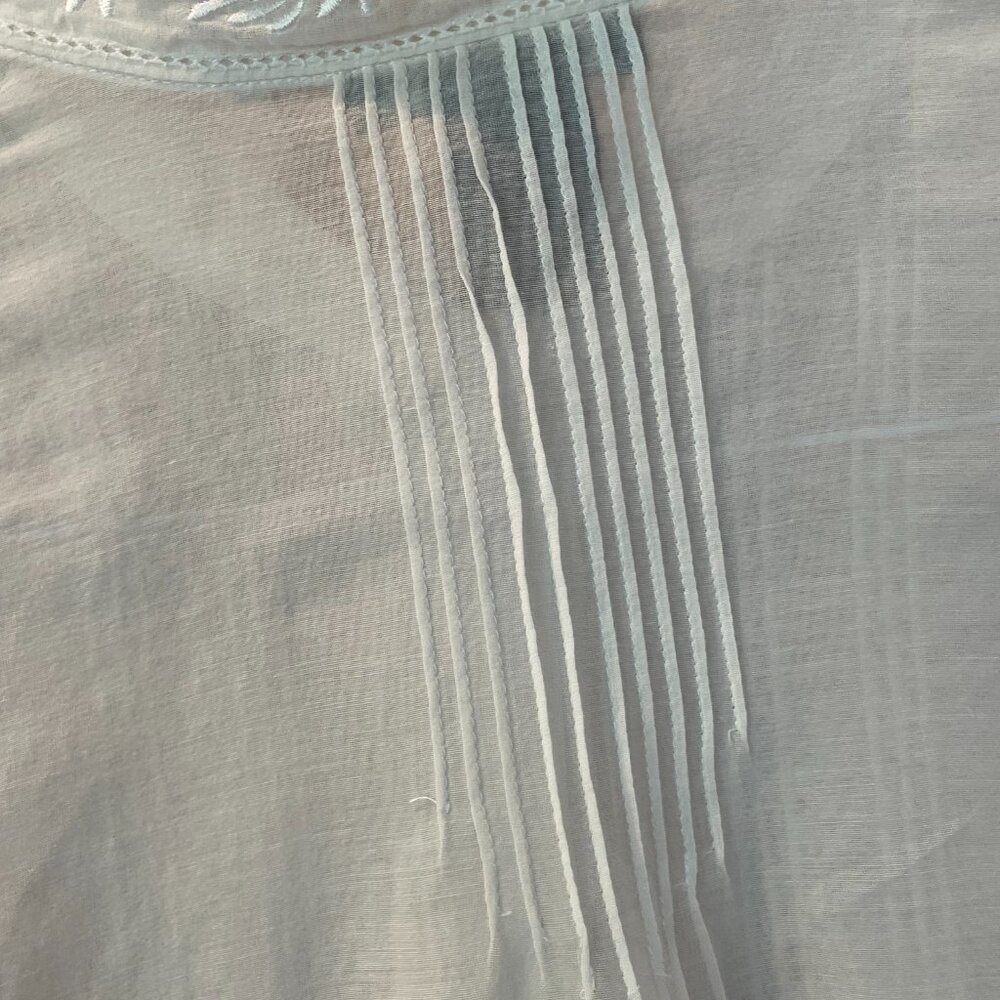 Eddie Bauer White Long-Sleeve Blouse with Pleats, Lace & Embrodiery Detail - Picture 5 of 5